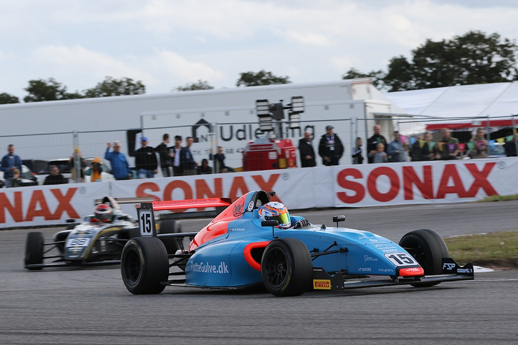 Der venter et slut opgør i Nordic 4 mellem Marius Kristiansen(#15) og Sebastian Bach(#88).
(Foto: Motorsporten.dk)
